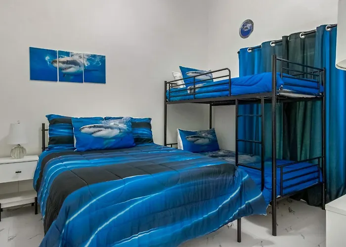 Holiday home Crystal Shores 202